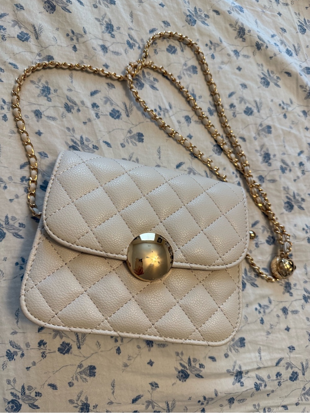 Windsor Quilted Cream Crossbody with Gold Chain